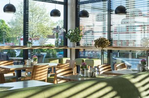 Desayuno buffet diario (EUR 15.9 por persona)