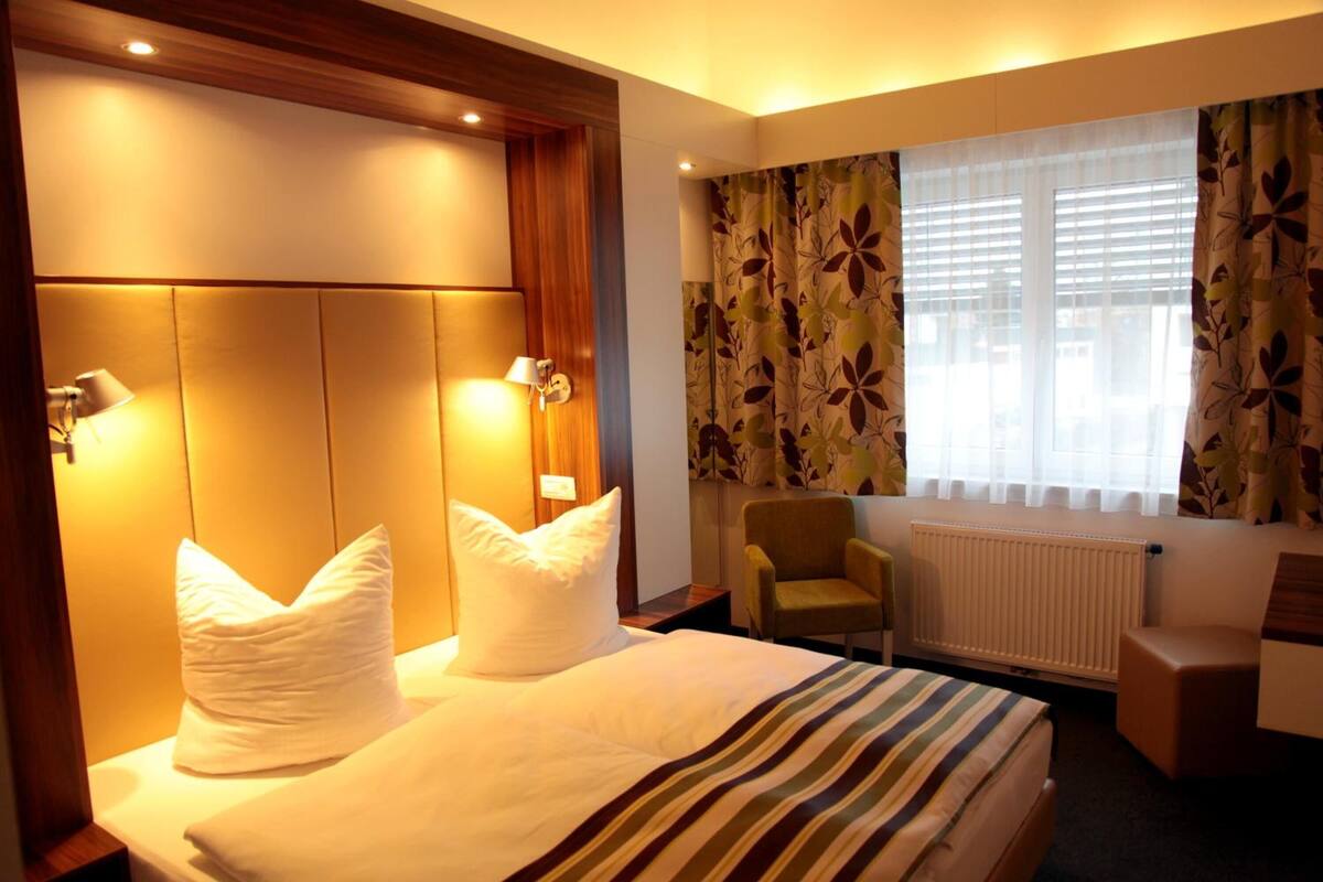 hypo-allergenic bedding, in-room safe, desk, laptop workspace