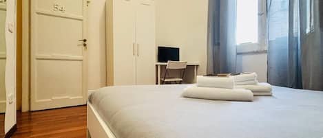 Double Room Single Use, Shared Bathroom