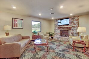 Lobby - Cobblestone Hotel & Suites - Waynesboro (Waynesboro)