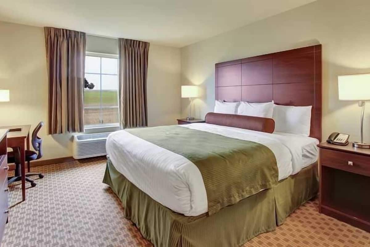 Room, 1 King Bed, Accessible, Non Smoking | Premium bedding, desk, laptop workspace, free WiFi