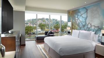 Junior Suite, 1 Bedroom | Premium bedding, down duvets, pillow-top beds, in-room safe