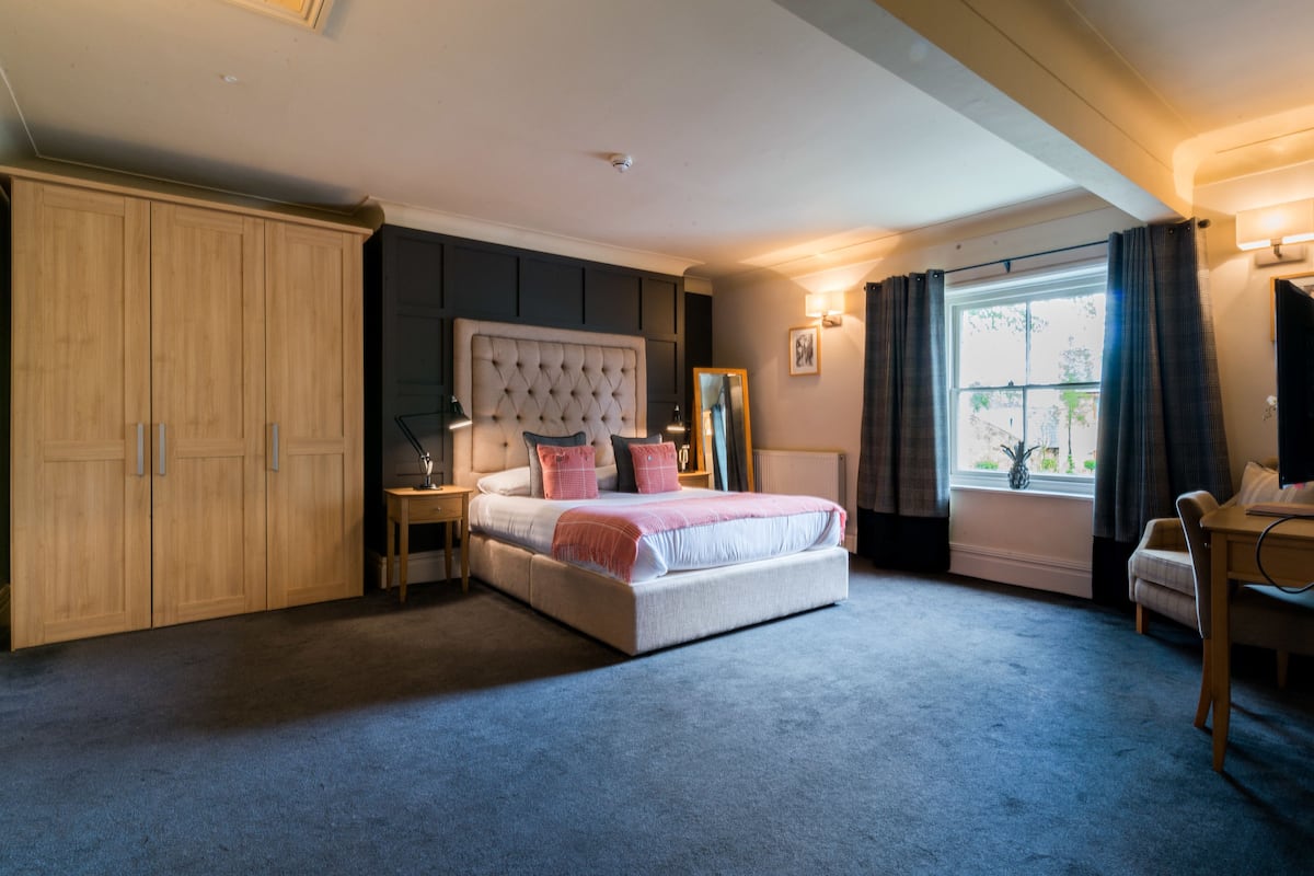 Family Room, Multiple Beds