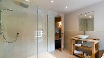 Family Room, Multiple Beds | Bathroom | Combined shower/tub, free toiletries, hair dryer, towels