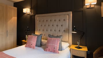 Desk, laptop workspace, iron/ironing board, free WiFi