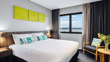 Superior Room, 1 King Bed, Lake View