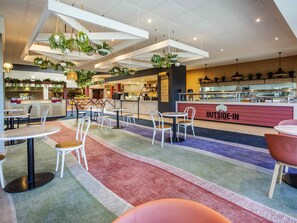 2 bars/lounges - ibis Styles The Entrance (Long Jetty)