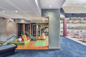Zona de jocs infantil: coberta