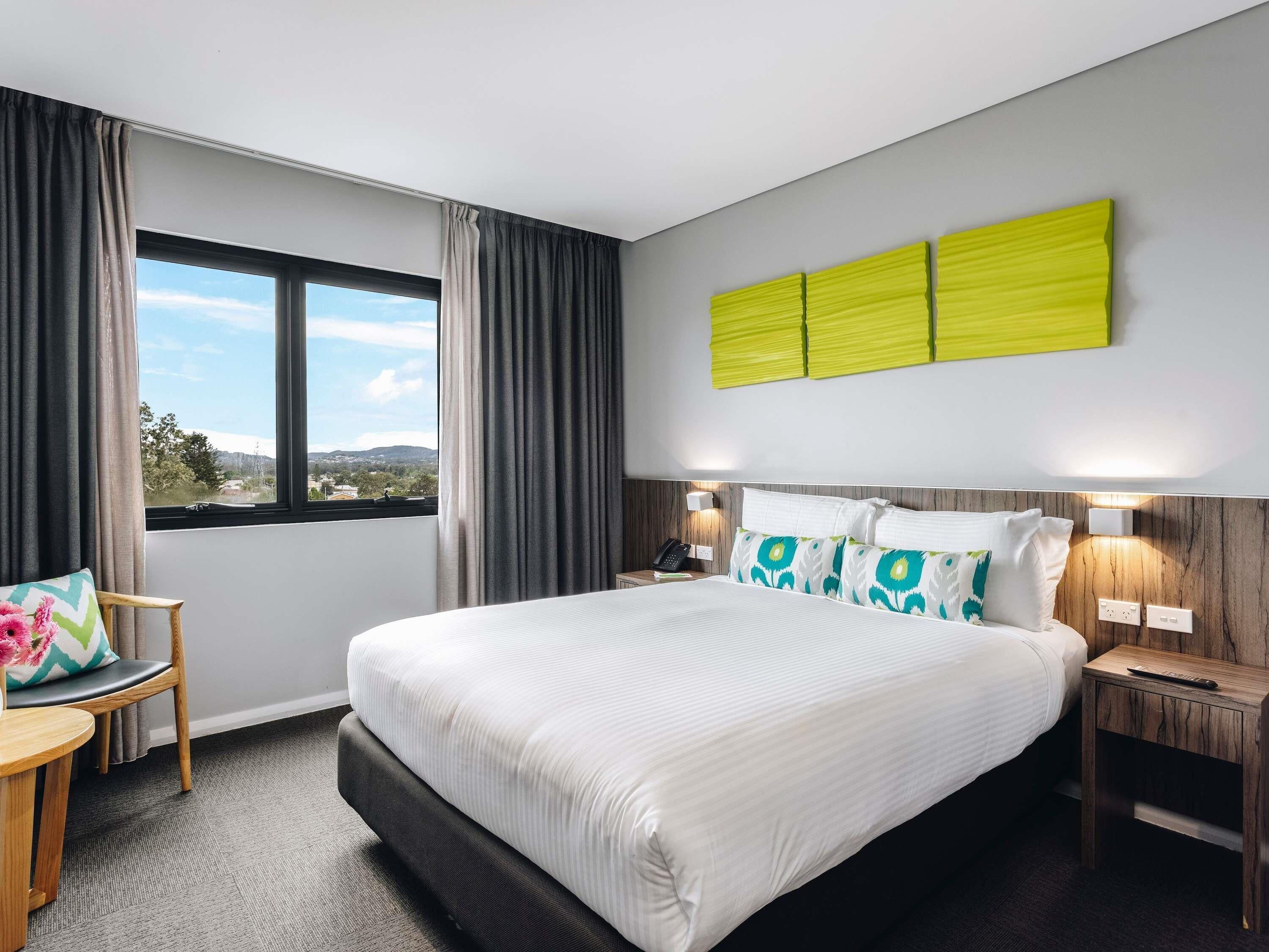 Superior Room, 1 Katil Ratu (Queen) | Peralatan tempat tidur premium, peti besi dalam bilik, meja 