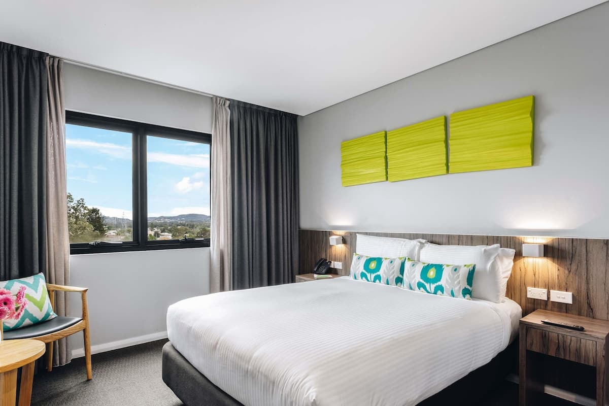 Superior Room, 1 Queen Bed | Premium bedding, in-room safe, desk, soundproofing