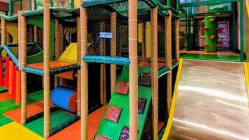 Innen-Kinderspielplatz