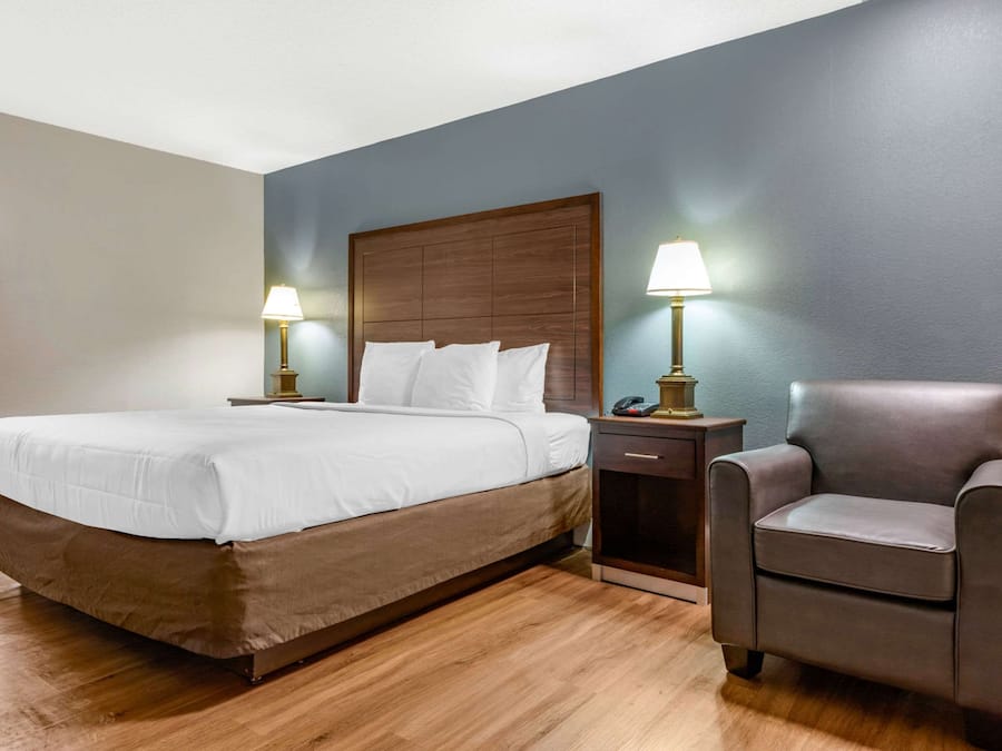 Desk, laptop workspace, blackout drapes, free WiFi