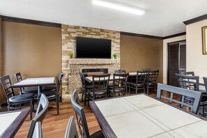 Free daily continental breakfast - Econo Lodge Rock Hill Northeast (Rock Hill)