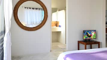 1 bedroom, desk, blackout curtains, free WiFi