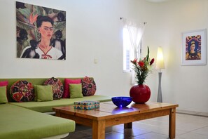 Frida - 1 Bedroom Condo | Aire de séjour