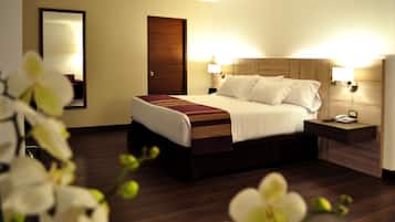 Suite Senior, jet tub | Minibar, brankas, meja kerja, dan kedap suara