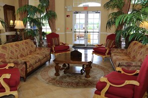Lobby sitting area - Orlando Select Vacation Homes (Kissimmee)