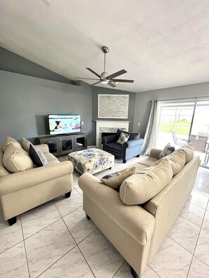 Economy House | Iron/ironing board, free WiFi - Orlando Select Vacation Homes (Kissimmee)