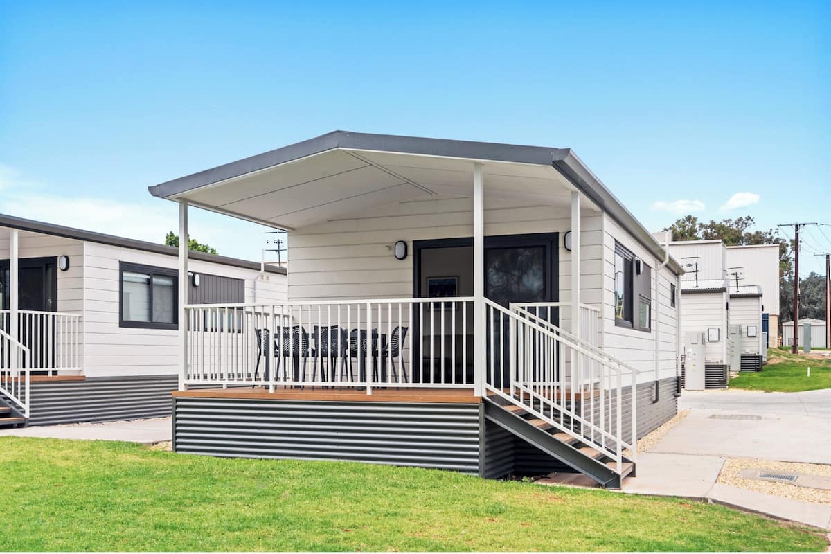 Superior 2 Bedroom Cabin - Sleeps 6 | Terrace/patio