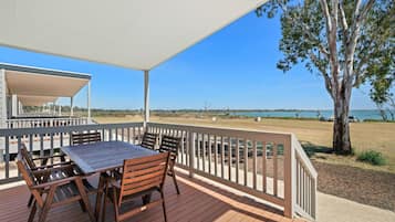 Deluxe 2 Bedroom Lakeview Cabin - Sleeps 6 | Lake view