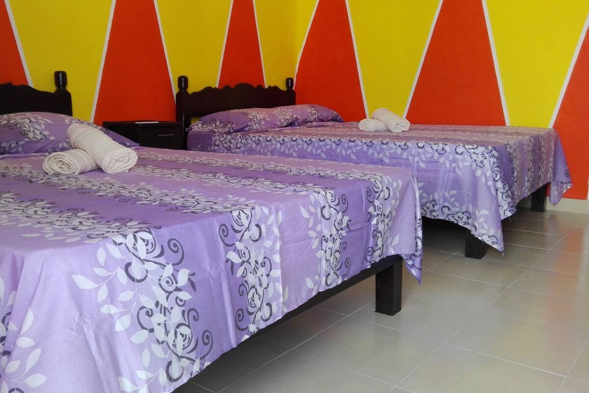 Cortinas blackout, tabla de planchar con plancha y wifi gratis 
