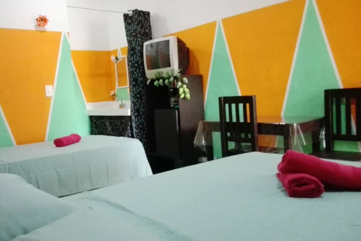 Cortinas blackout, tabla de planchar con plancha y wifi gratis 