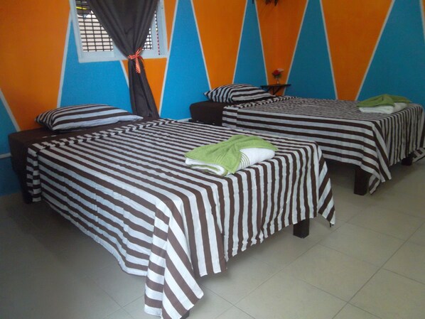 Basic Triple Room, Multiple Beds, City View