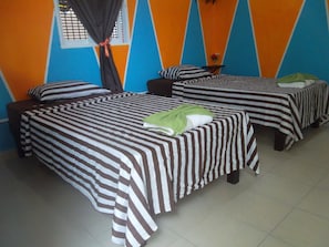 Basic Triple Room, Multiple Beds, City View