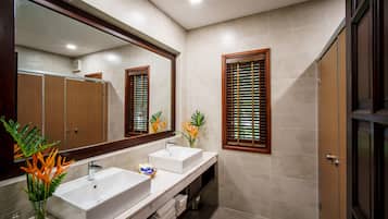 Family Room 4 Pax | Bathroom