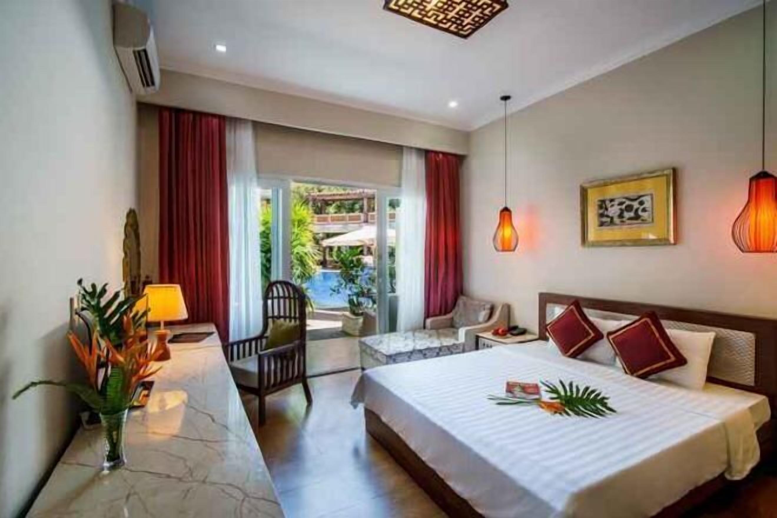 Minibar, in-room safe, blackout drapes, free WiFi