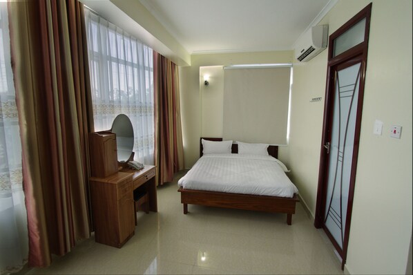 Free WiFi, bed sheets