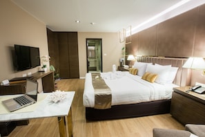 In-room safe, desk, rollaway beds, free WiFi - Rayong City Hotel (Rayong)