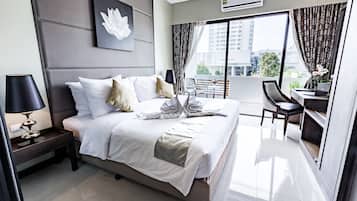 Executive Suite | In-room safe, desk, rollaway beds, free WiFi
