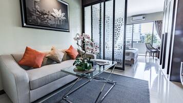 Executive Suite | Living area | TV