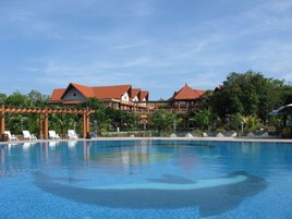 2 piscinas al aire libre