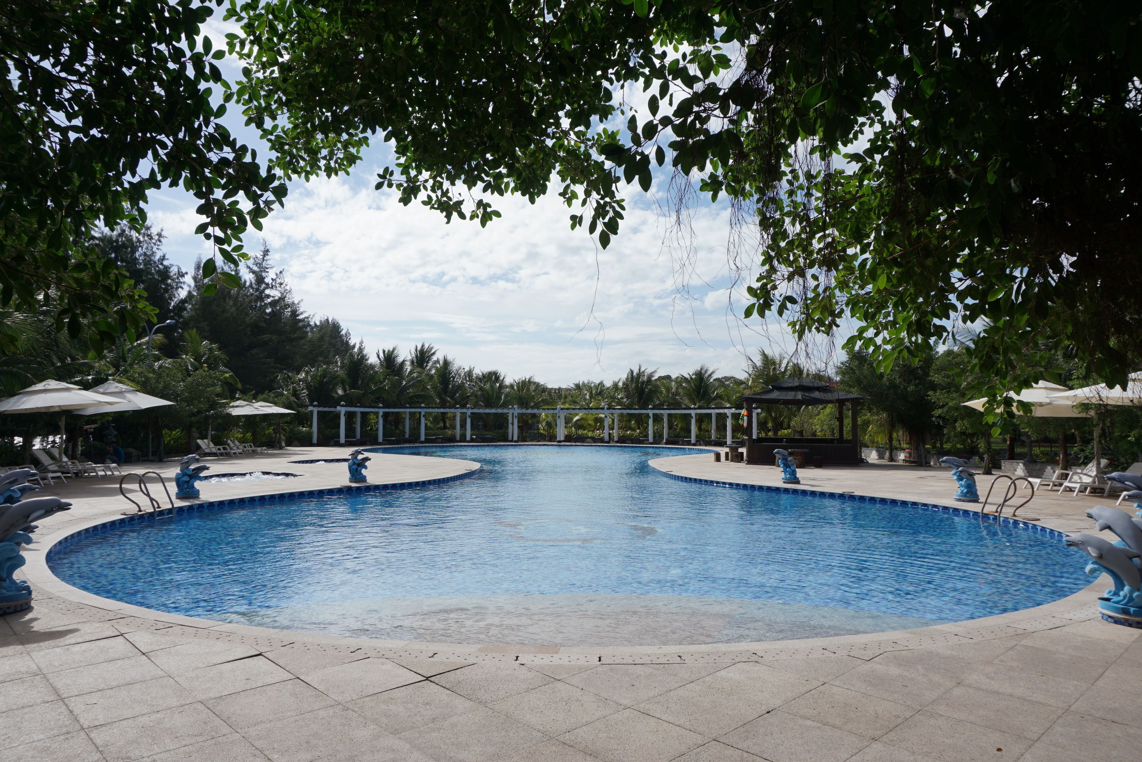 2 outdoor pools