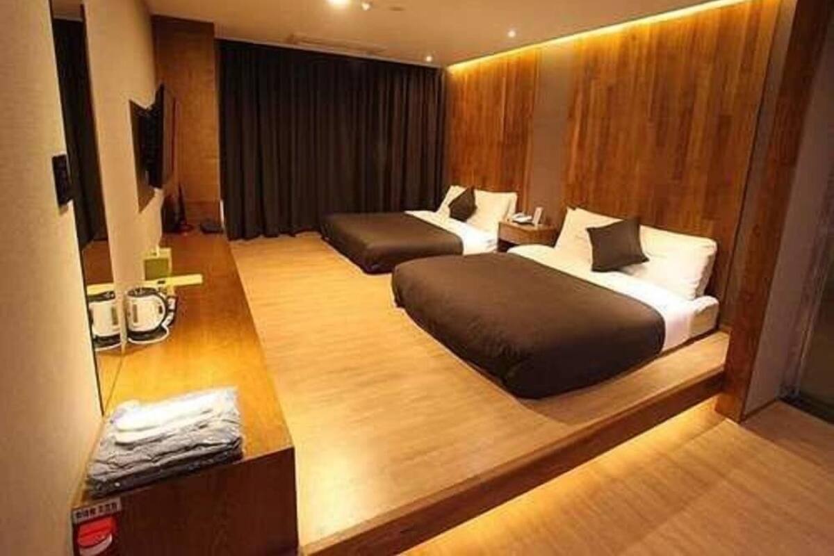 Desk, free WiFi, bed sheets