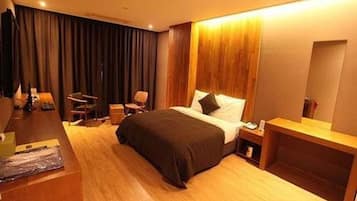 Standard Double Room | Desk, free WiFi, bed sheets