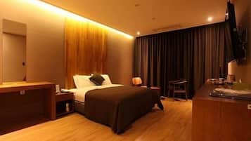 Deluxe Double Room | Meja, Wi-fi percuma, cadar katil
