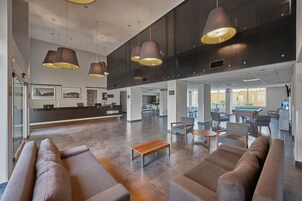 Televisión LCD de 32 pulgadas con canales por cable, una televisión