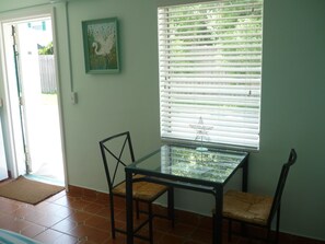 In-room dining - Palm Court Motel (Dunedin)