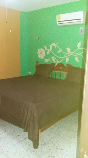 Free WiFi, bed sheets