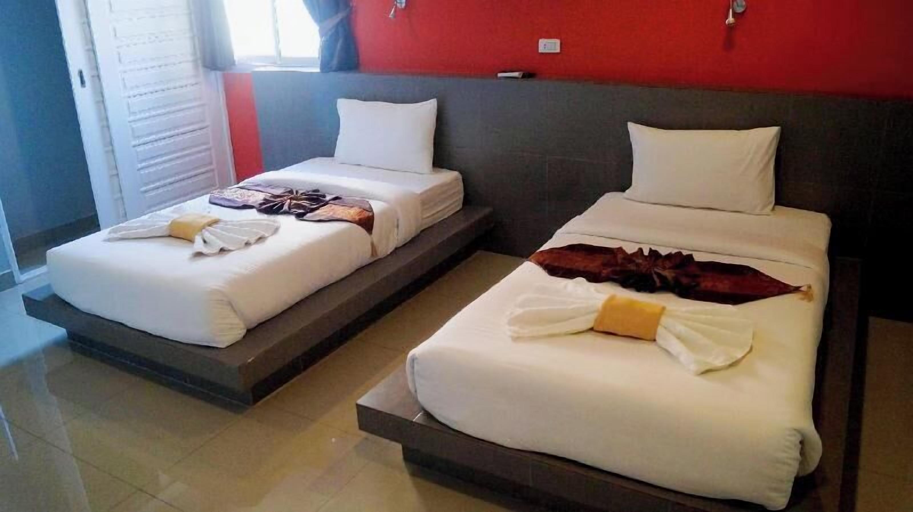 Desk, laptop workspace, free WiFi, bed sheets