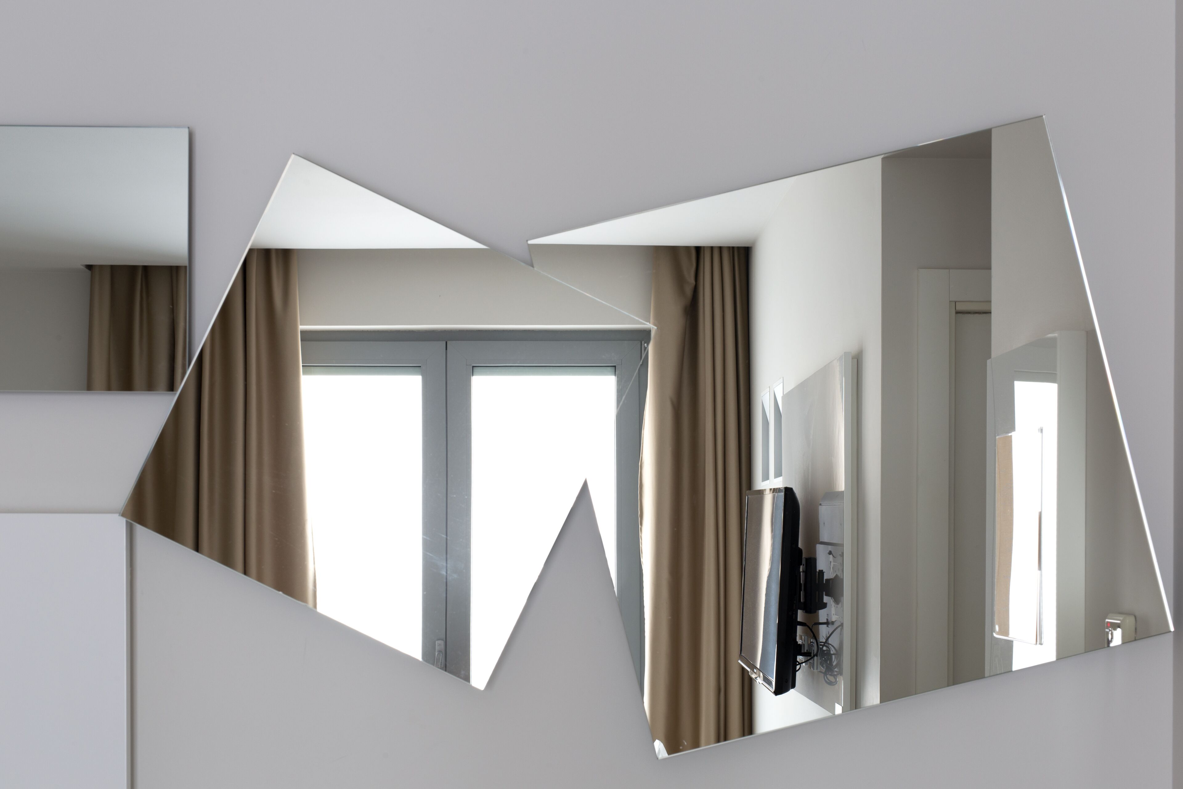 triple room | hypo-allergenic bedding, minibar, in-room safe, desk