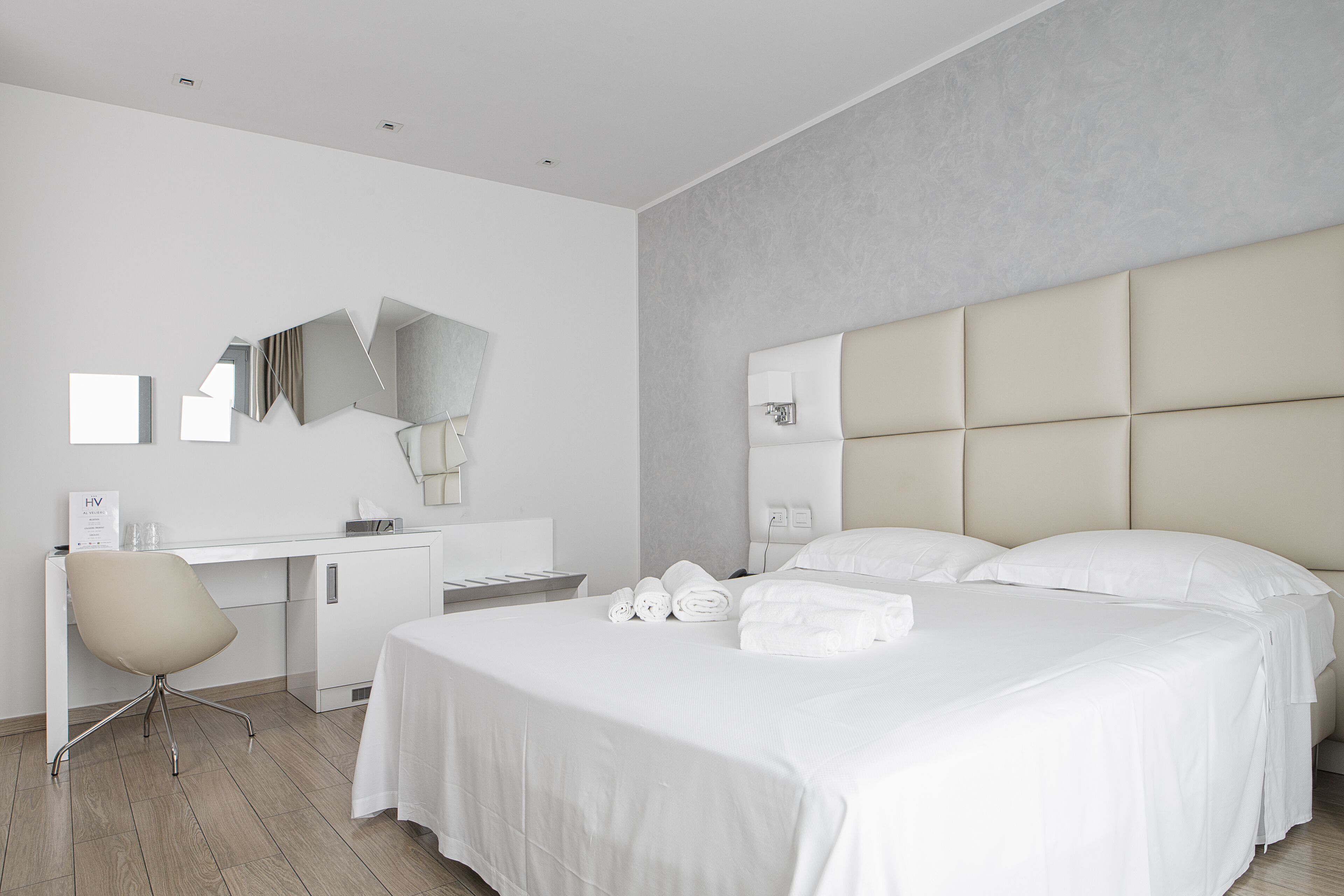 double room | hypo-allergenic bedding, minibar, in-room safe, desk