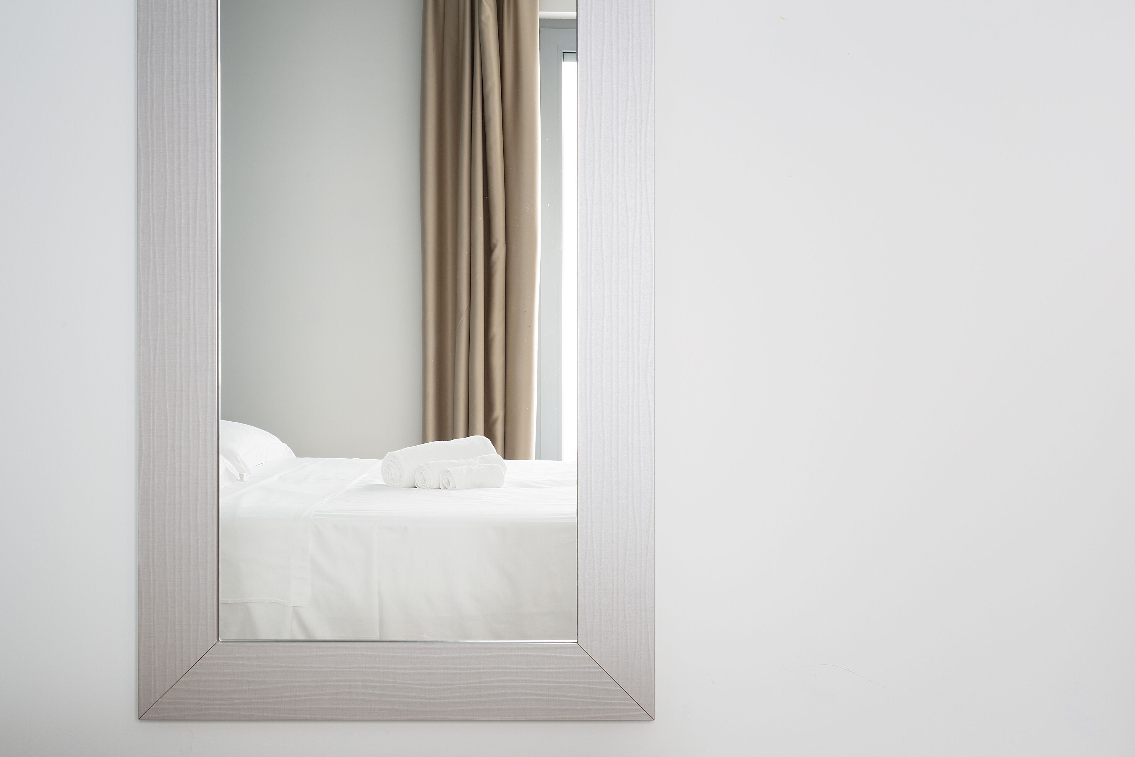 twin room (2 twin beds) | hypo-allergenic bedding, minibar, in-room safe, desk