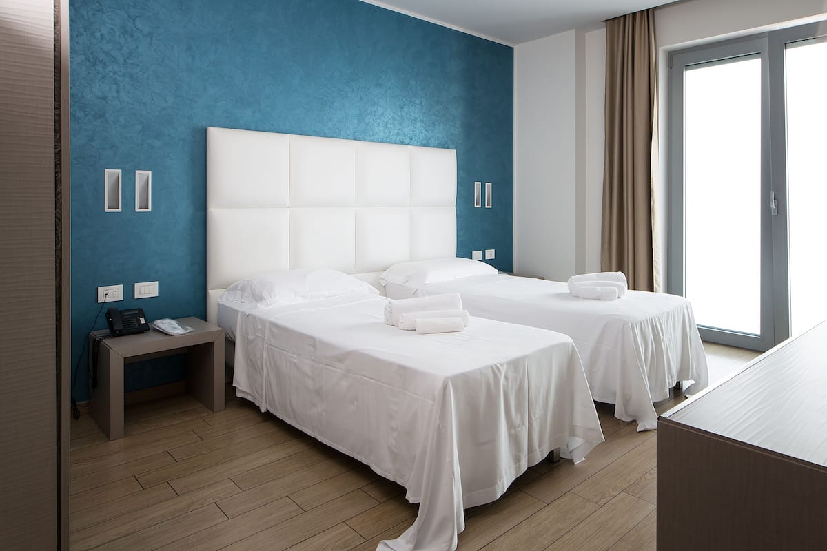 Twin Room (2 twin beds) | Hypo-allergenic bedding, minibar, in-room safe, desk