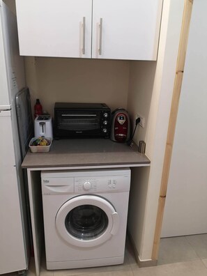 Iron/ironing board, free WiFi, bed sheets
