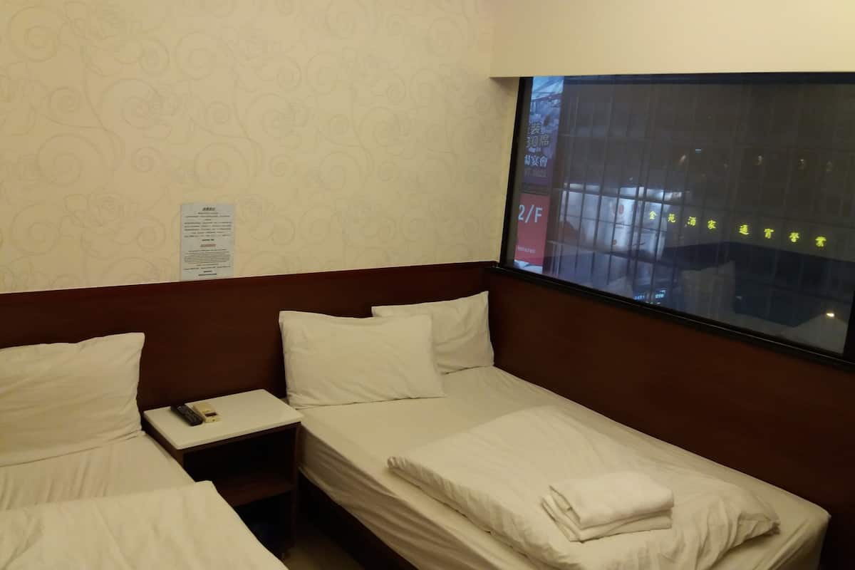 Deluxe Triple Room(with Window) | 1 bedroom, free WiFi, bed sheets