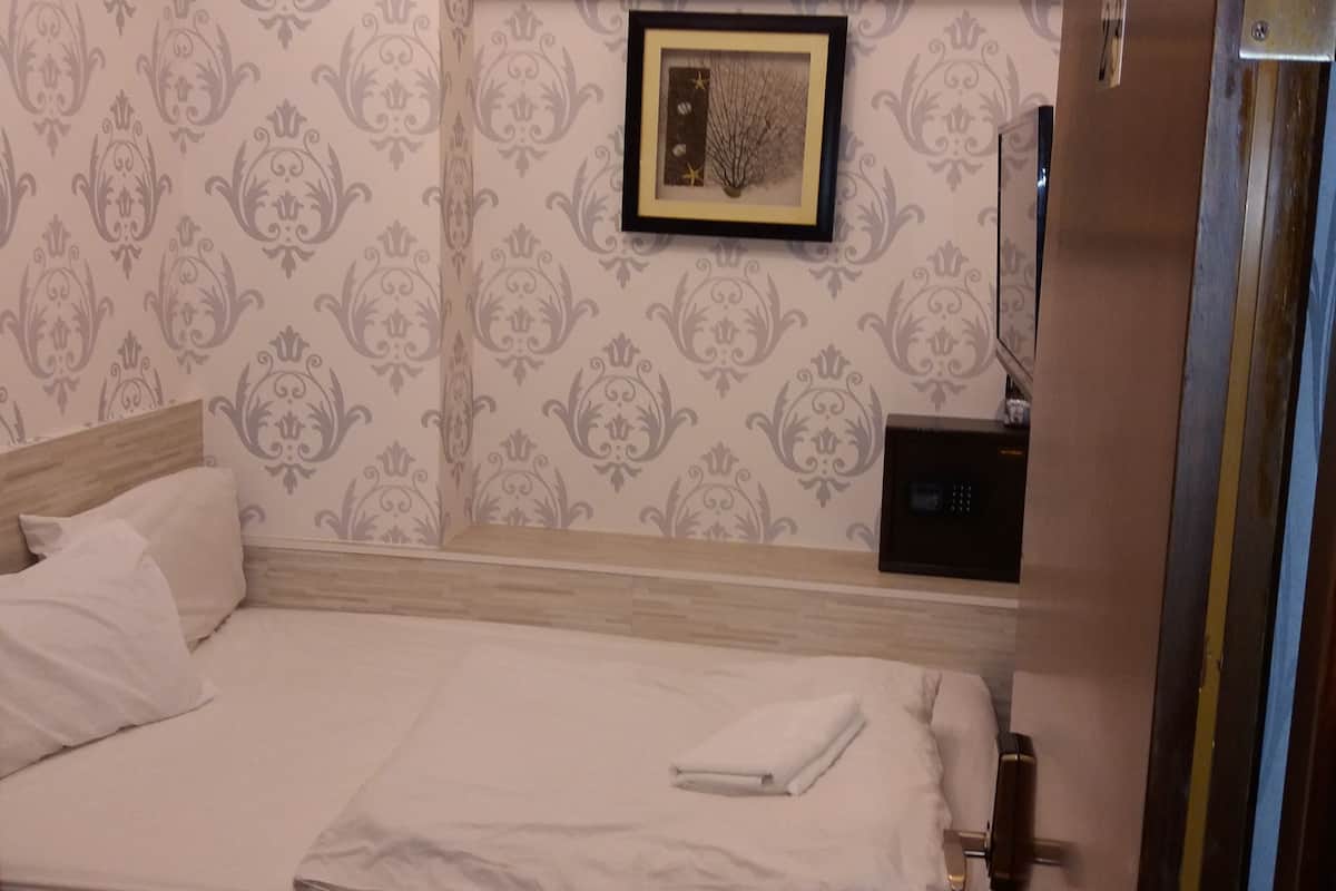 Deluxe Double Room (No Windows) | 1 bedroom, free WiFi, bed sheets
